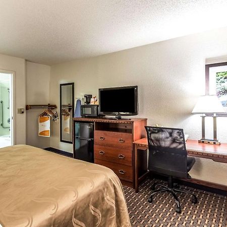 Quality Inn Milwaukee- Brookfield Esterno foto