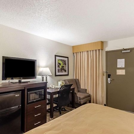 Quality Inn Milwaukee- Brookfield Esterno foto