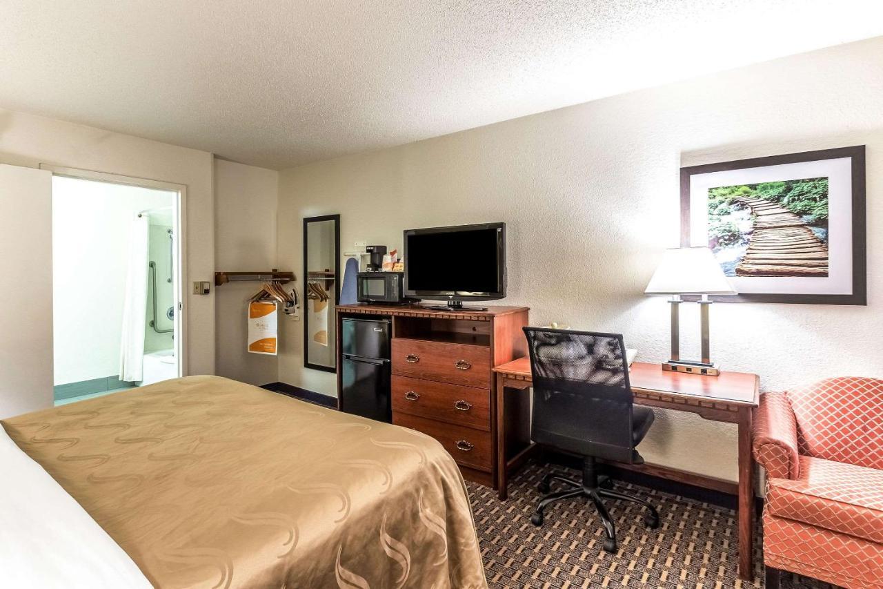 Quality Inn Milwaukee- Brookfield Esterno foto