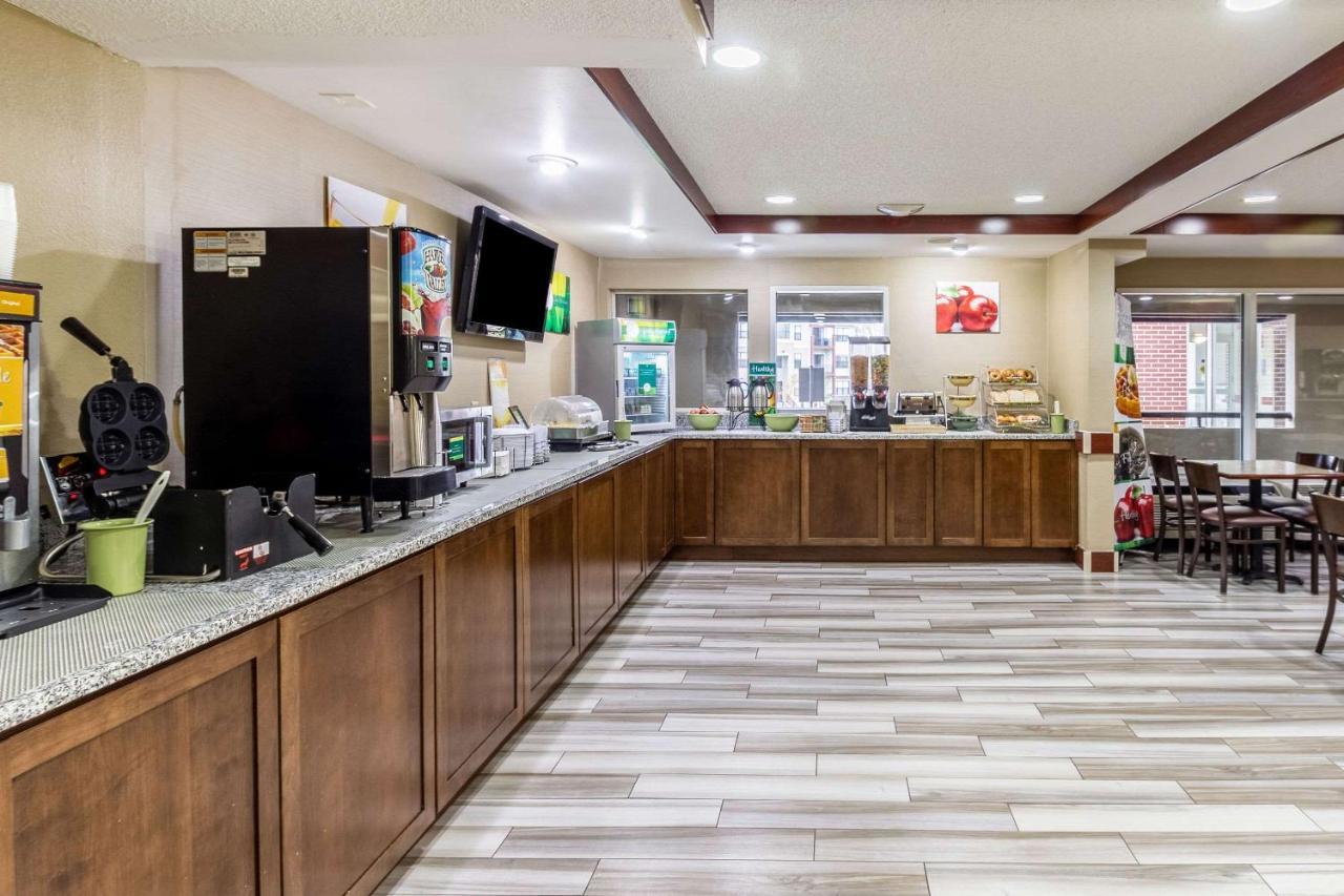 Quality Inn Milwaukee- Brookfield Esterno foto