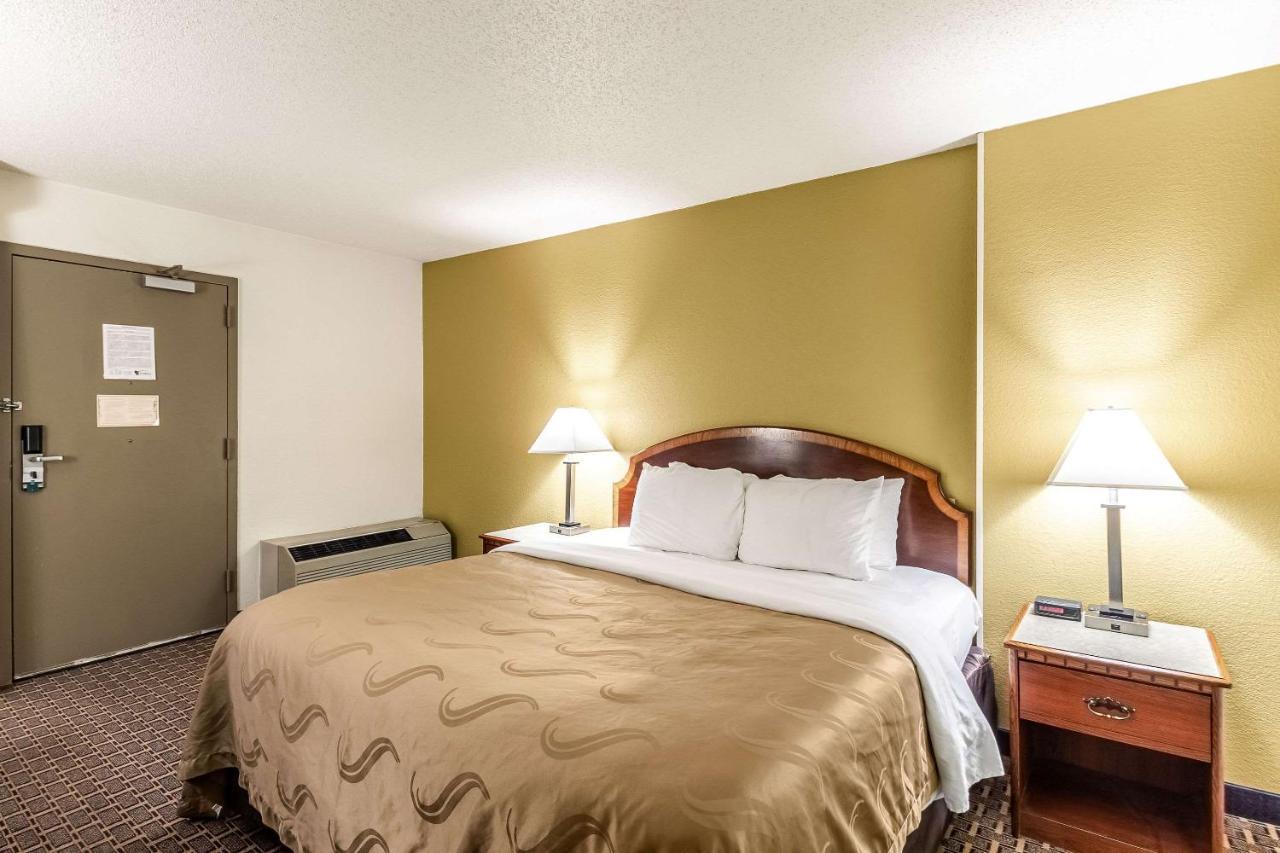 Quality Inn Milwaukee- Brookfield Esterno foto