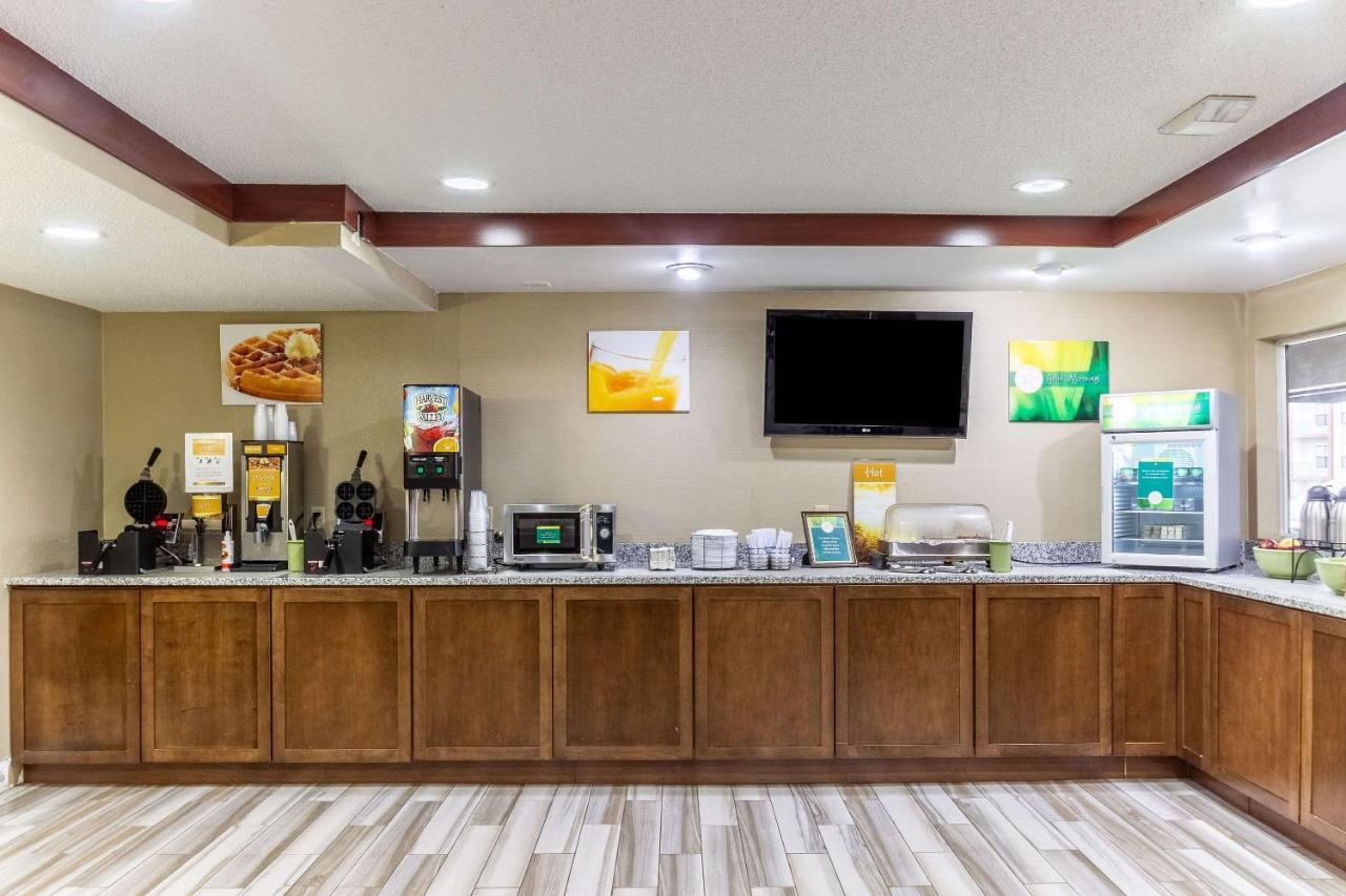 Quality Inn Milwaukee- Brookfield Esterno foto