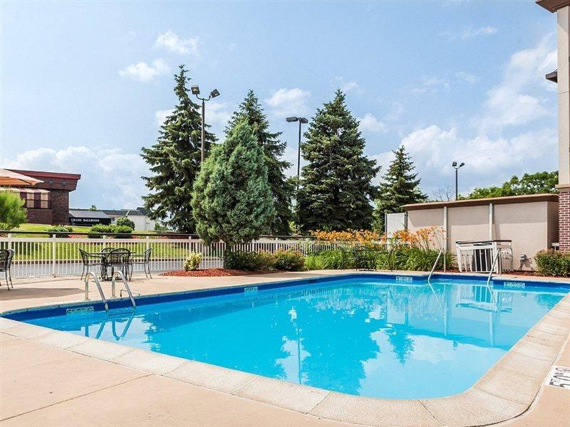 Quality Inn Milwaukee- Brookfield Esterno foto