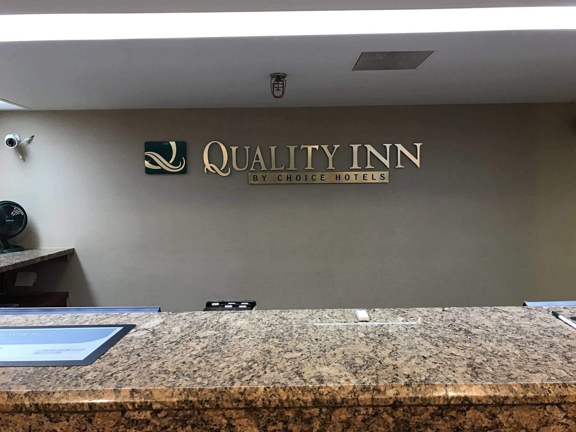 Quality Inn Milwaukee- Brookfield Esterno foto
