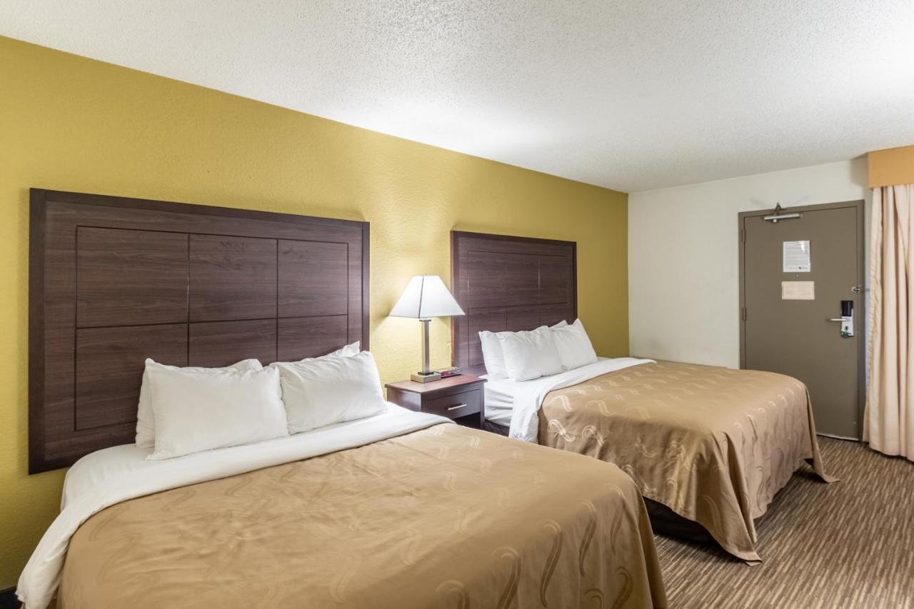 Quality Inn Milwaukee- Brookfield Esterno foto