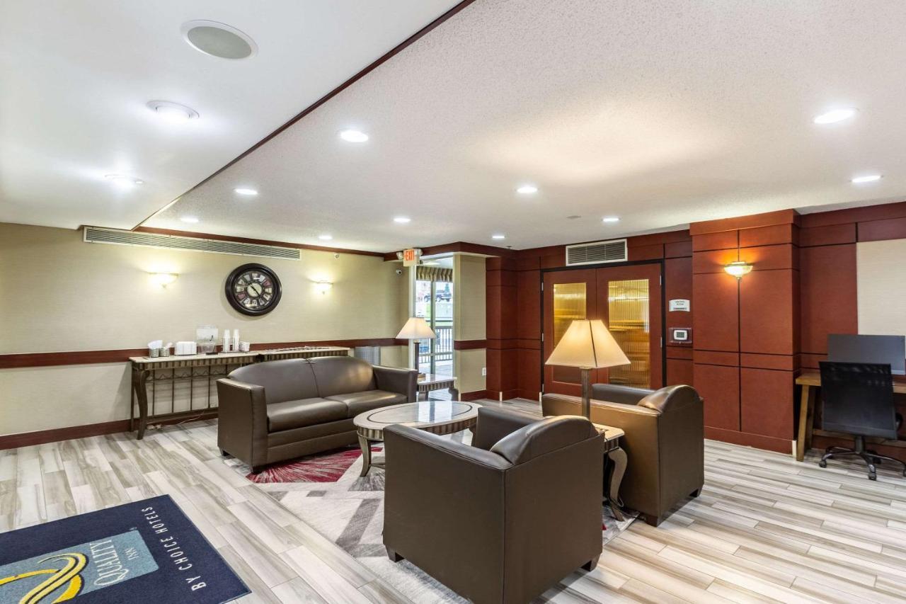 Quality Inn Milwaukee- Brookfield Esterno foto