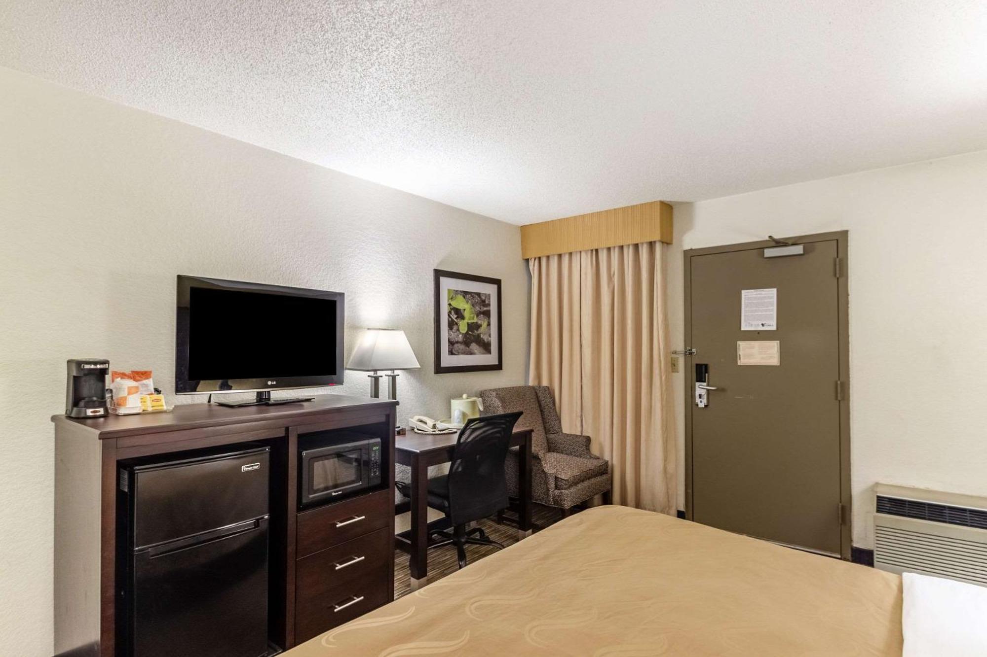 Quality Inn Milwaukee- Brookfield Esterno foto