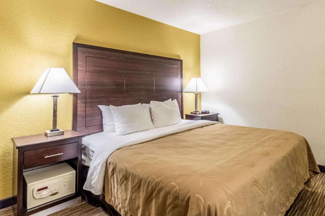 Quality Inn Milwaukee- Brookfield Esterno foto
