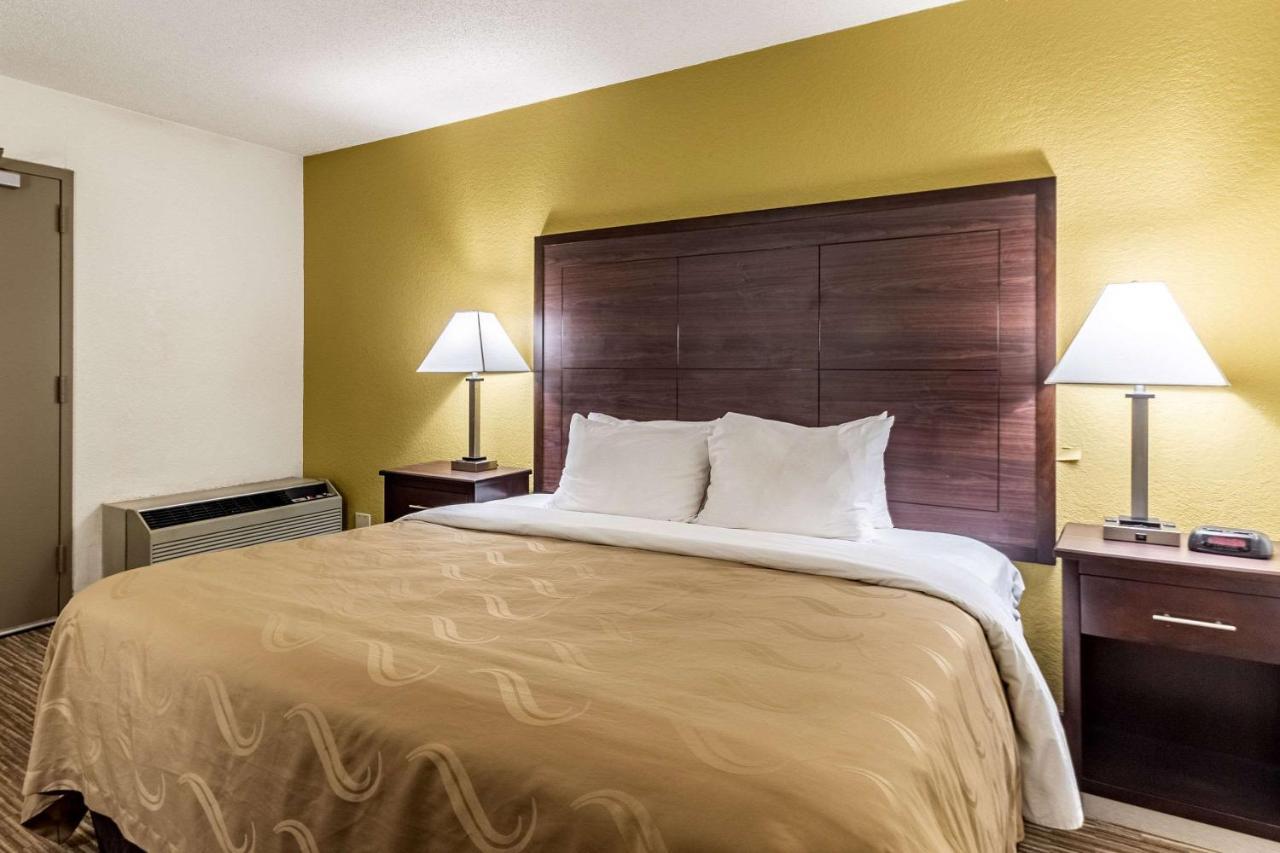 Quality Inn Milwaukee- Brookfield Esterno foto