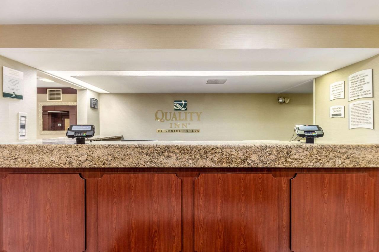 Quality Inn Milwaukee- Brookfield Esterno foto