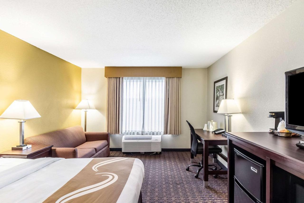 Quality Inn Milwaukee- Brookfield Esterno foto