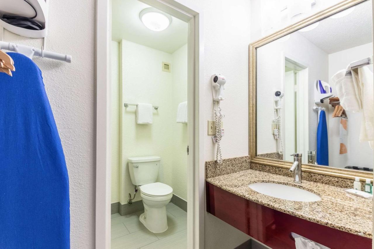 Quality Inn Milwaukee- Brookfield Esterno foto