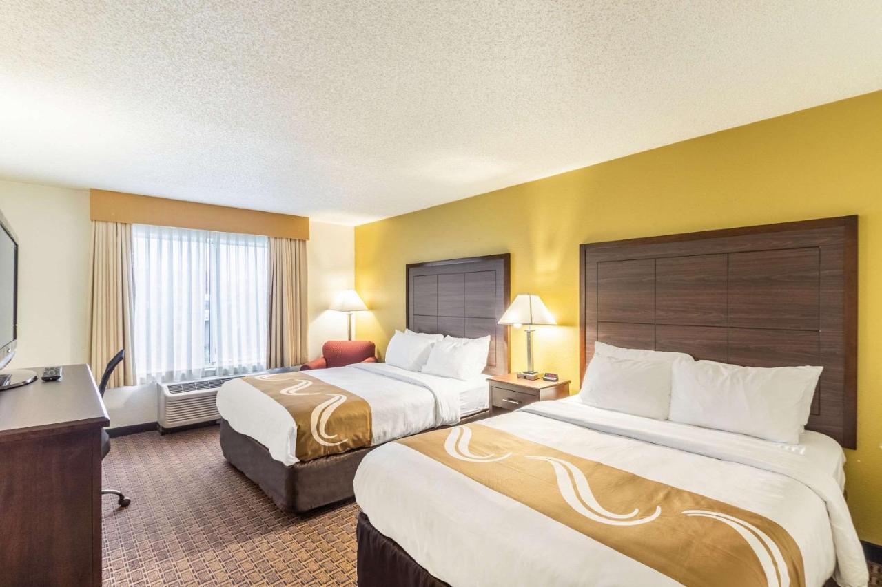 Quality Inn Milwaukee- Brookfield Esterno foto
