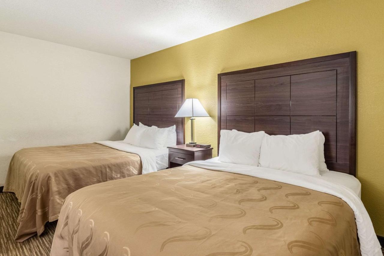 Quality Inn Milwaukee- Brookfield Esterno foto