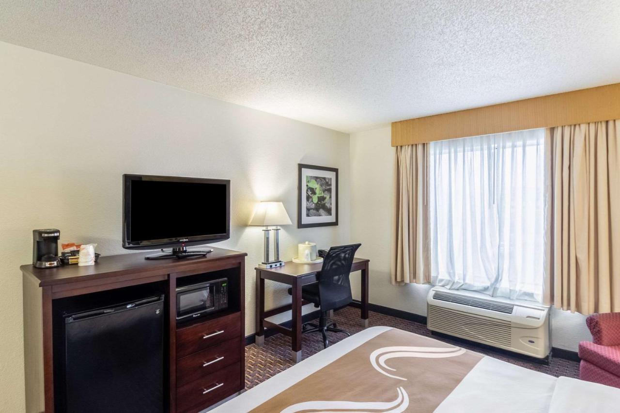 Quality Inn Milwaukee- Brookfield Esterno foto