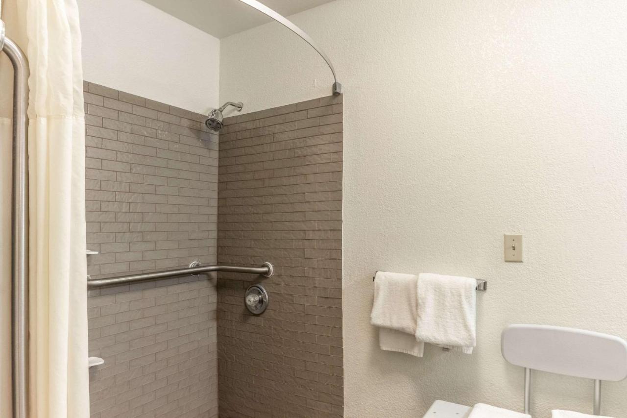 Quality Inn Milwaukee- Brookfield Esterno foto