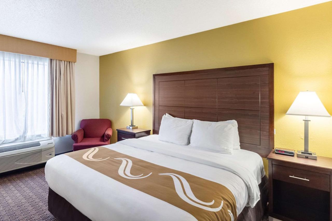 Quality Inn Milwaukee- Brookfield Esterno foto