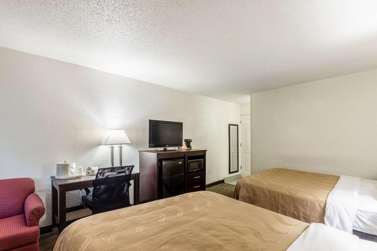 Quality Inn Milwaukee- Brookfield Esterno foto
